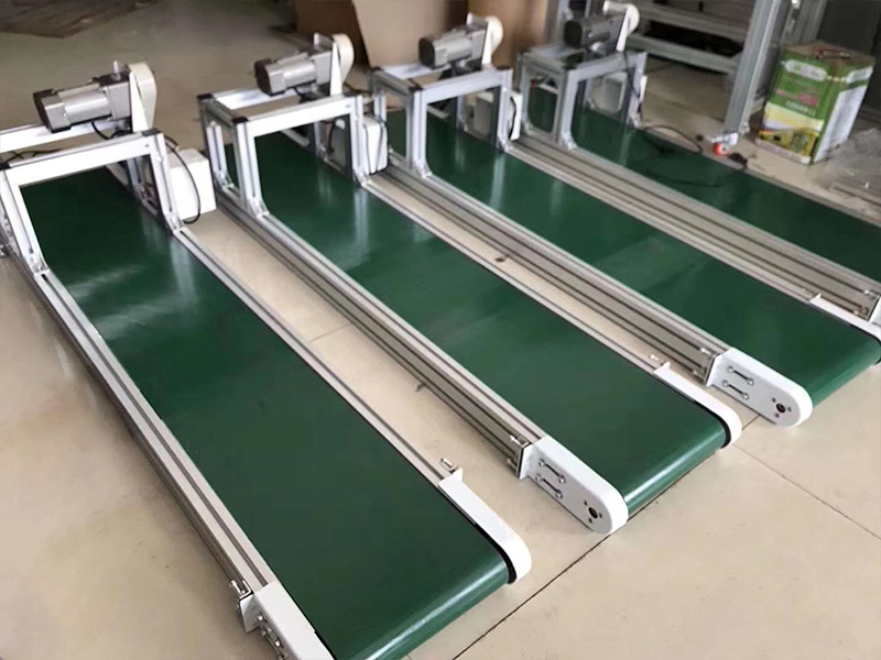 26.小型輸送機(jī)